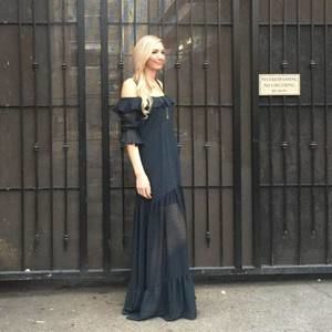 Meet your Posher, Carrie